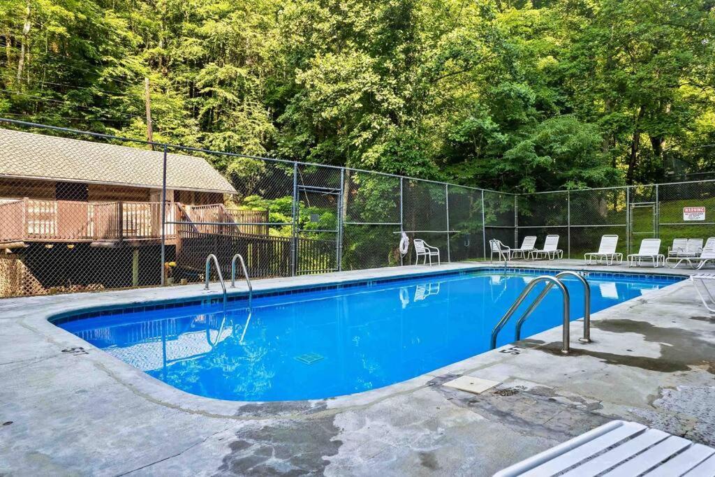 Beautiful Chalet With Fireplace And Large Game Room Gatlinburg Εξωτερικό φωτογραφία