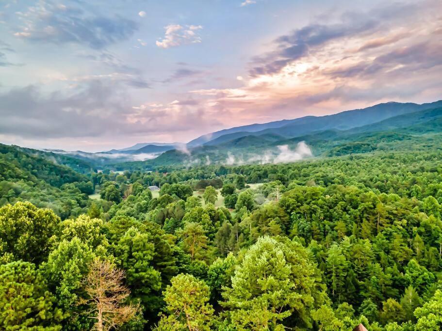 Beautiful Chalet With Fireplace And Large Game Room Gatlinburg Εξωτερικό φωτογραφία
