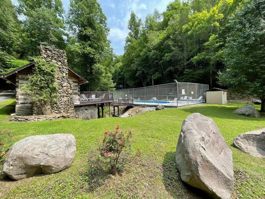 Beautiful Chalet With Fireplace And Large Game Room Gatlinburg Εξωτερικό φωτογραφία